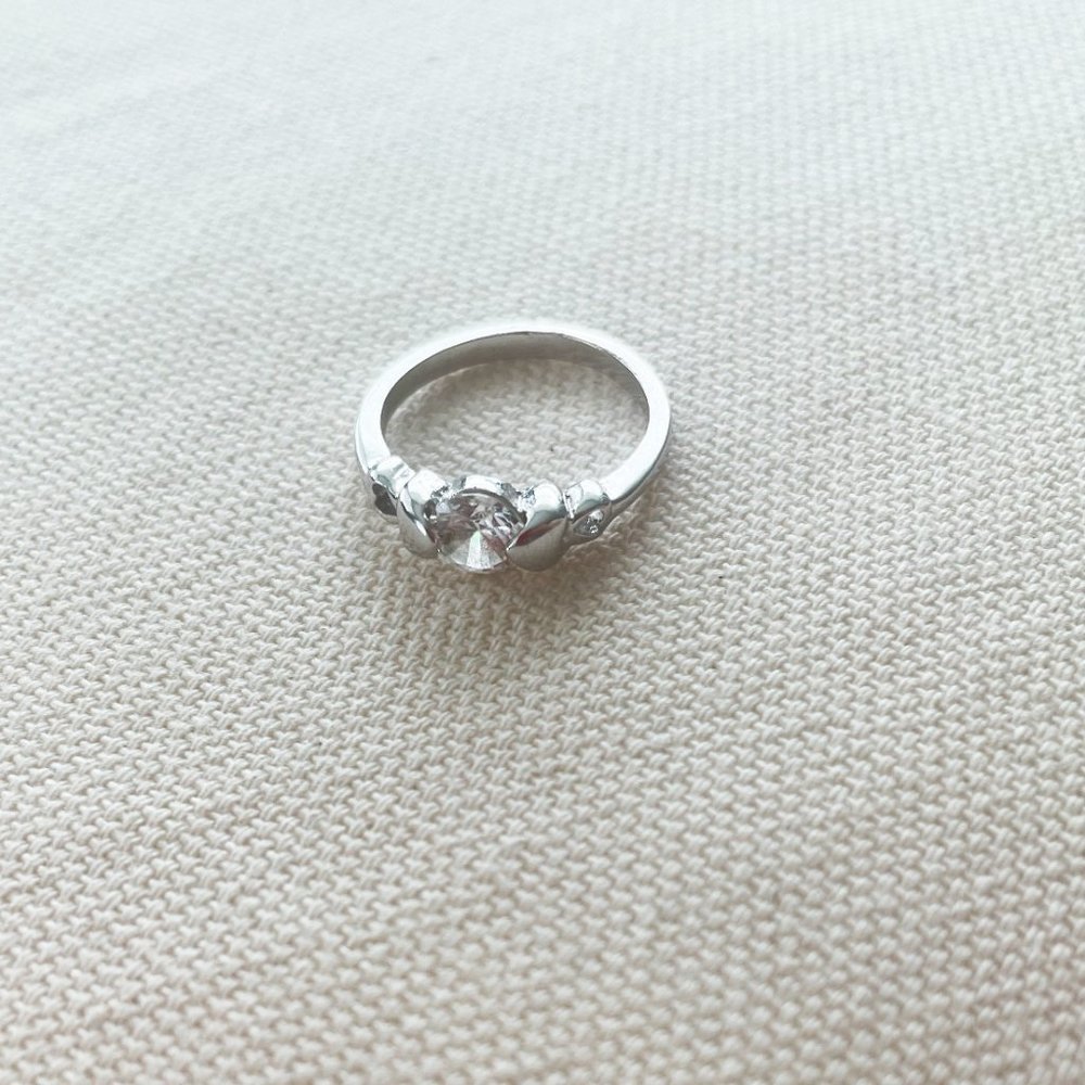 Vintage Silver-toned Heart Ring - Picture 3 of 5